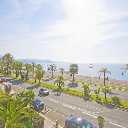 Luxury Flat Beachfront דירה *
