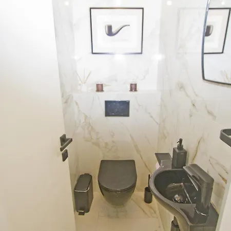 Luxury Flat Beachfront דירה ניס