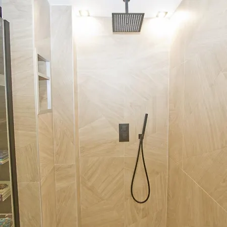 Luxury Flat Beachfront דירה *