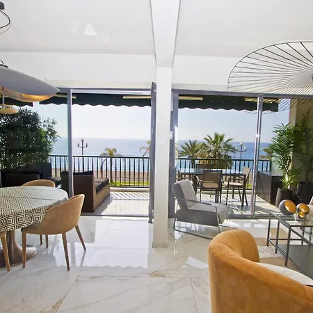 Luxury Flat Beachfront דירה *