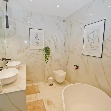 Luxury Flat Beachfront * Nice