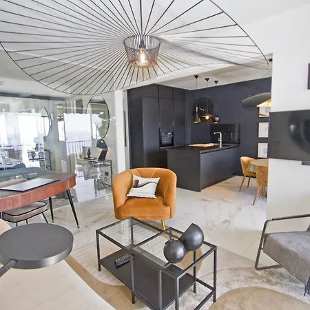 Luxury Flat Beachfront * Nice