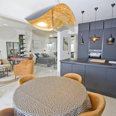 Luxury Flat Beachfront アパート ニース