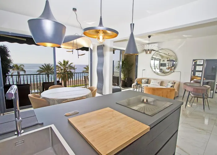 Luxury Flat Beachfront Apartment *