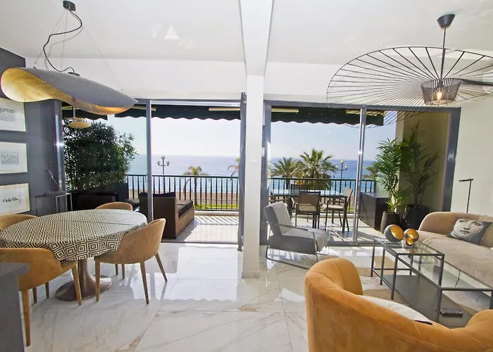 Luxury Flat Beachfront Apartment *