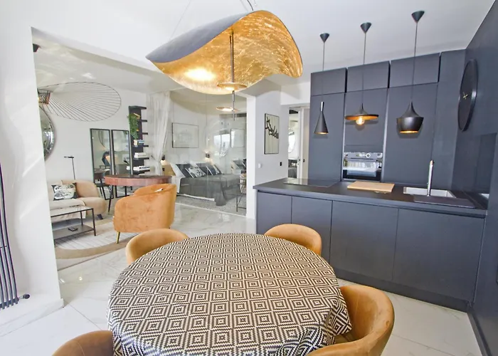 Luxury Flat Beachfront Apartment Nizza