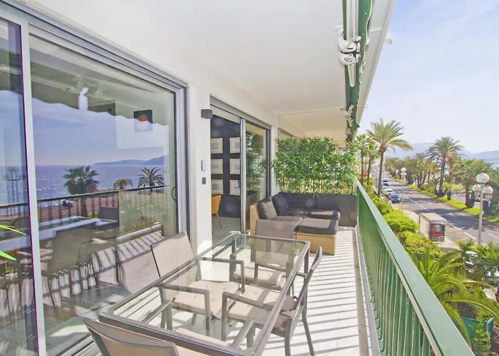 Luxury Flat Beachfront Nice