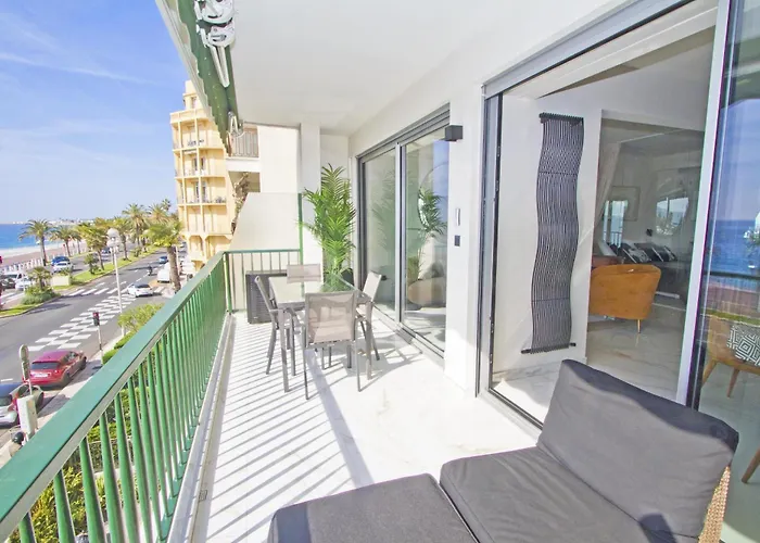 Luxury Flat Beachfront * Nice